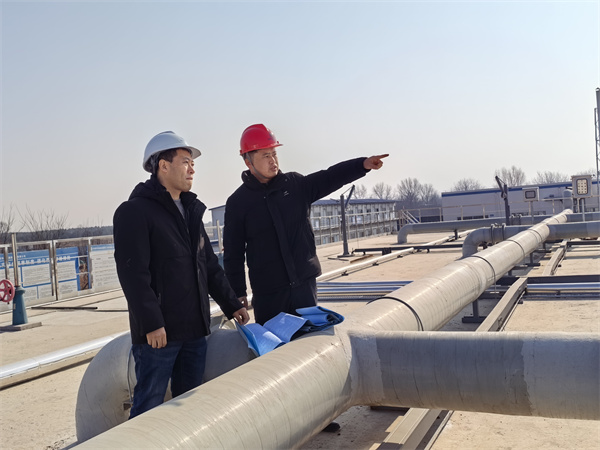 1767507734776026eXtu.jpg 【我的新年愿望】生態(tài)建設公司陶巍(右一).jpg